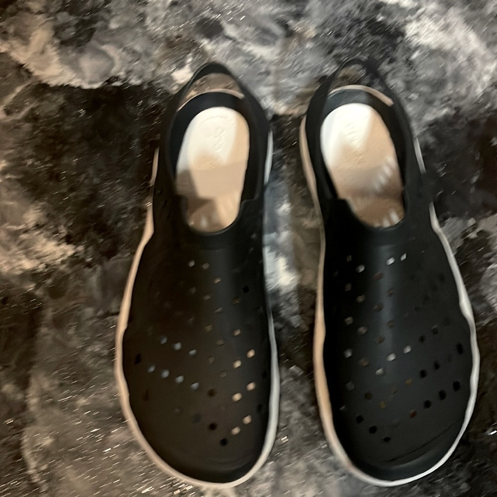 Men’s 11 Crocs